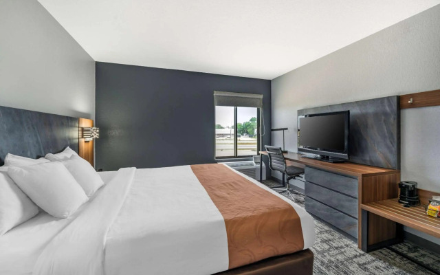 Quality Inn & Suites Manhattan