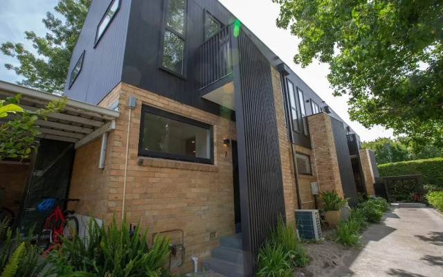 Designer Taste 2BR Townhouse@hawthorn