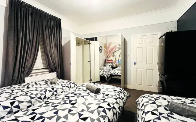 Luxury Entire Holiday Apartment - Self Checkin & Checkout