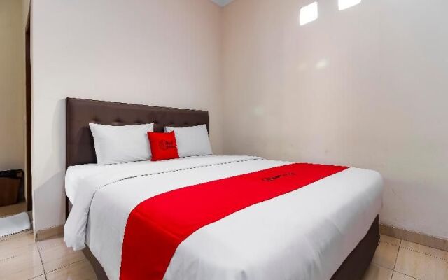 RedDoorz Plus Near Taman Lalu Lintas Bandung