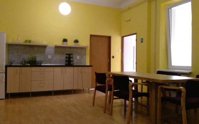 Easy Housing Hostel