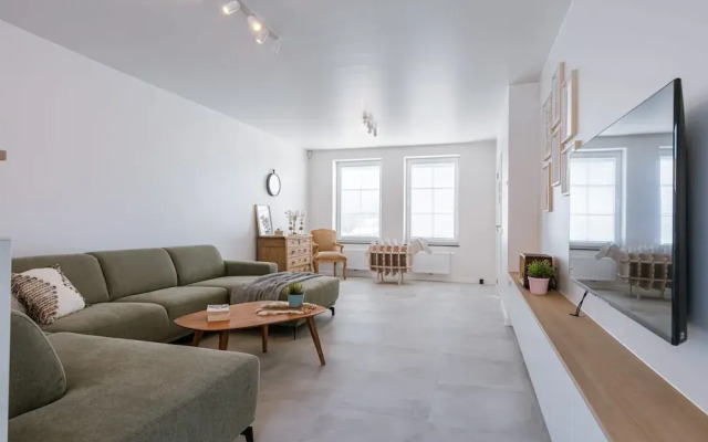 Modern House Julie With Spacious Garden and Garage