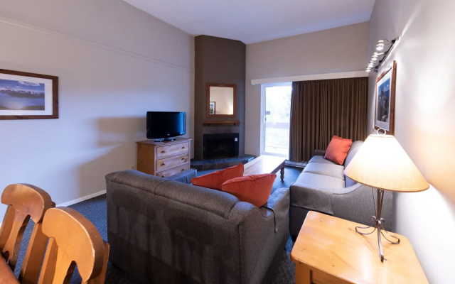 Tantalus Resort Lodge
