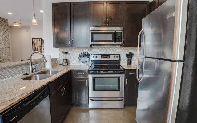 Modern Loft Near West End!