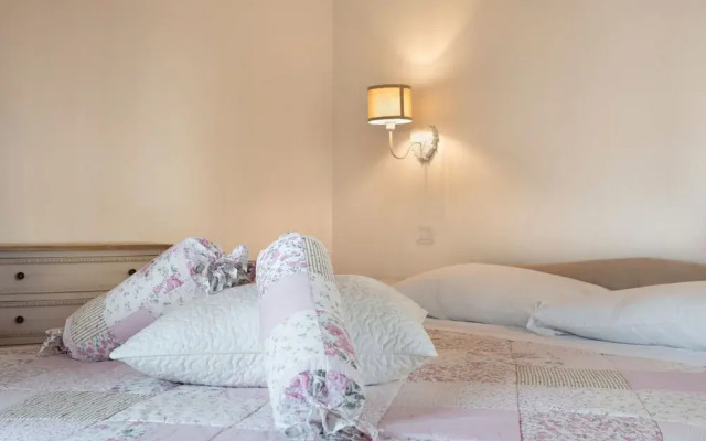 Stunning Apartment in Mombaroccio Near Metauro River