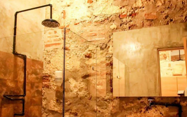 Bourbon St Hostal Boutique - Hostel