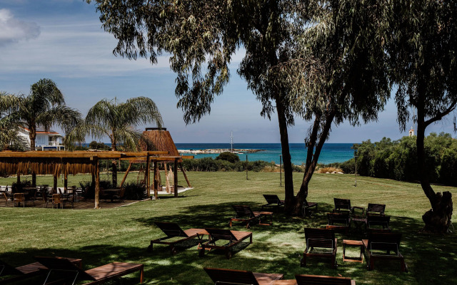 Cavo Zoe Seaside Hotel
