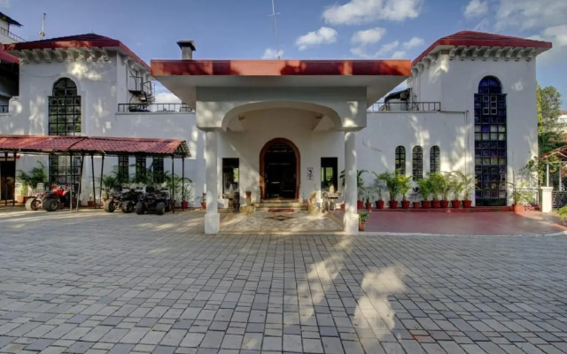 Khanvel Resort