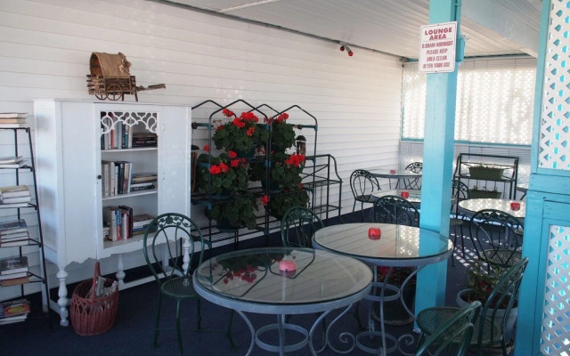 Suitcase Motel & Travel