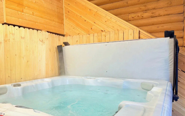 Lodge Hot Tub Dueling Basketball