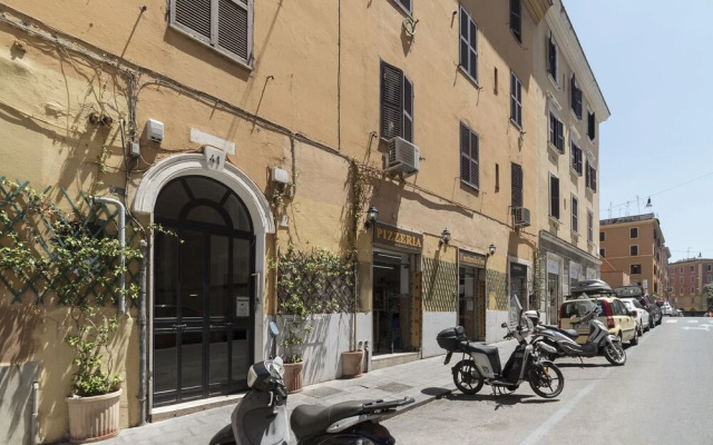 San Lorenzo Wooden Flat