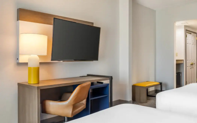 Comfort Inn & Suites Frisco East - McKinney
