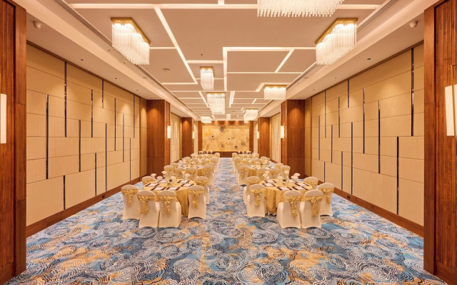 Iris Sarovar Portico