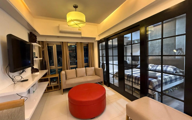 Luxury Condo at Forbeswood Parklane