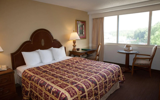 Golden Green Hotel