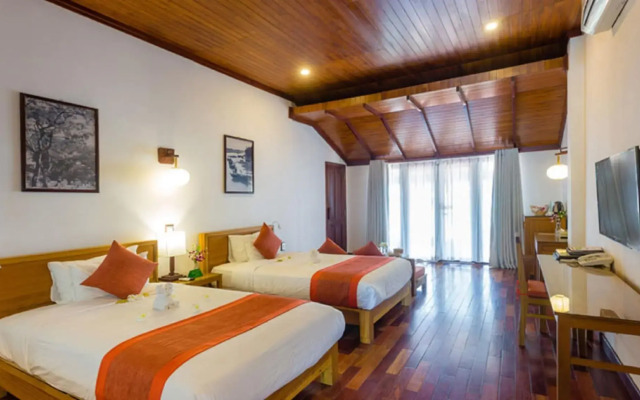 Vinh Hung Riverside Resort & Spa