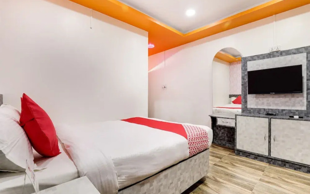 OYO 585 Hotel Raj Durbar & Navrang