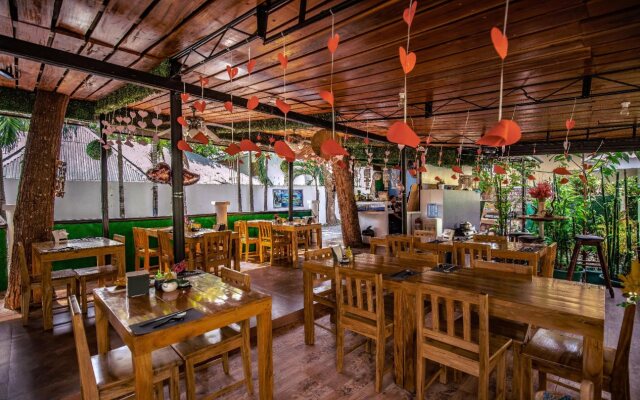 Pescadores Seaview Suites Moalboal