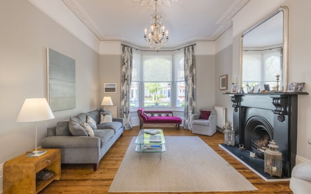 Luxurious Highbury Mansion with Beautiful Garden