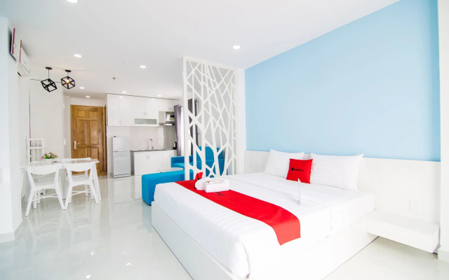 RedDoorz Plus near Nguyen Hue Walking Street