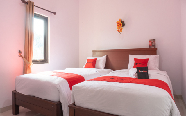 RedDoorz near Jawa Timur Park 3