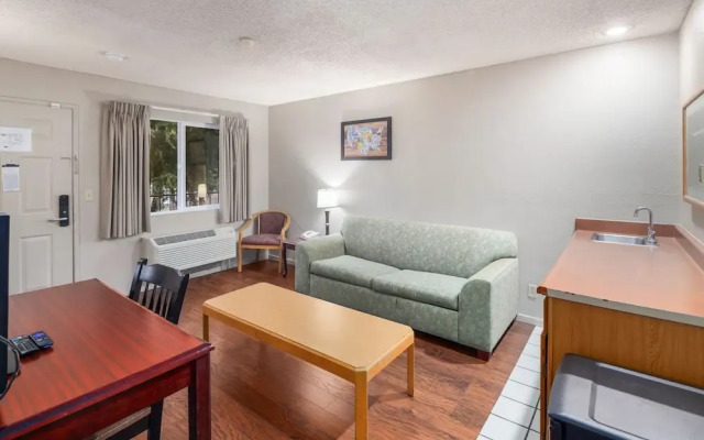 Econo Lodge Near Bellevue Square
