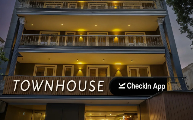 Super Townhouse Oak Udyog Vihar