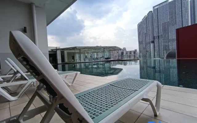 [NEW] Private Jacuzzi | Near Velocity Mall | MRT