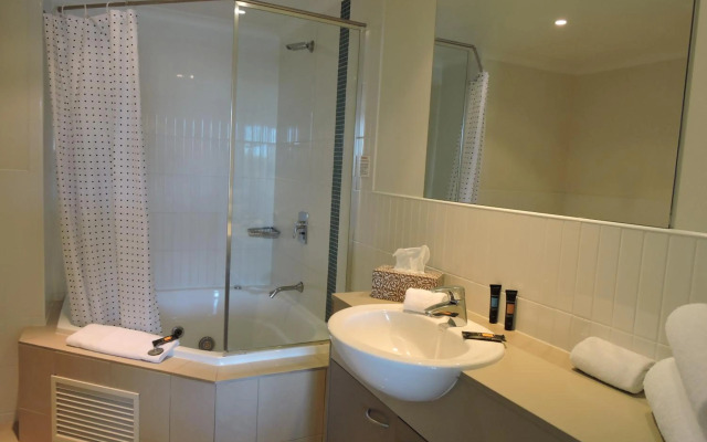 BASE Holidays - Ettalong Beach Premium Apartments