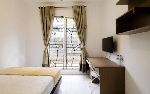 RedDoorz Plus near Lippo Karawaci