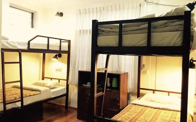 Mr. Charles Guest House - Hostel