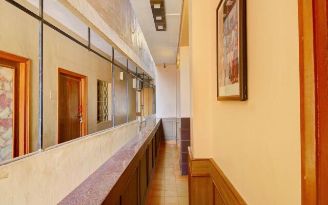 OYO 10068 Hotel Rathna