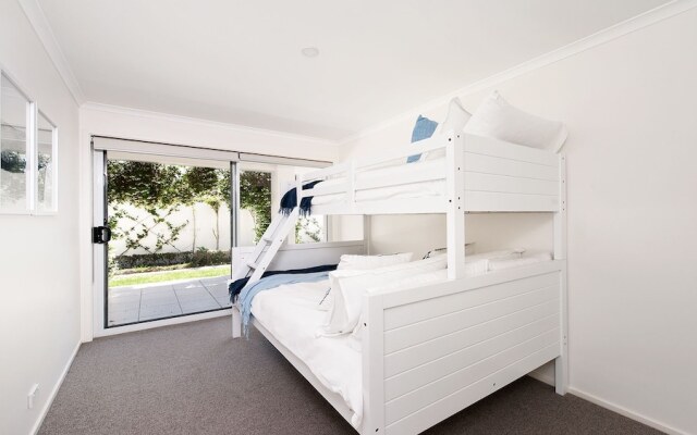 Waterfront Serenity - Luxury home with Grand Views