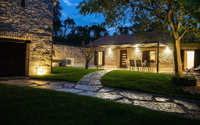 The Poolside Stone House in Bale