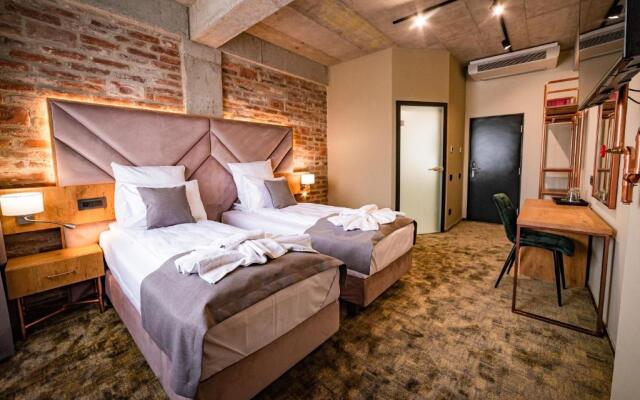 Mustang Boutique Rooms SELF CHECK IN
