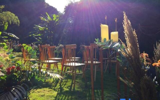 Zizai Pingjiang Wild Luxury Resort