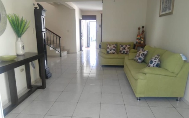 Entire House Spacious and Elegant
