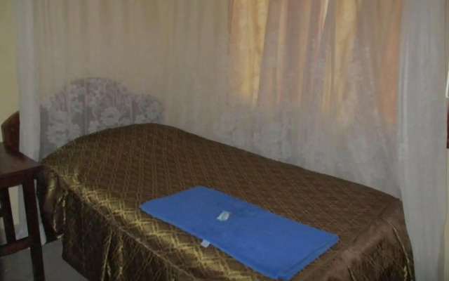 Ganjoni wananchi Hotel