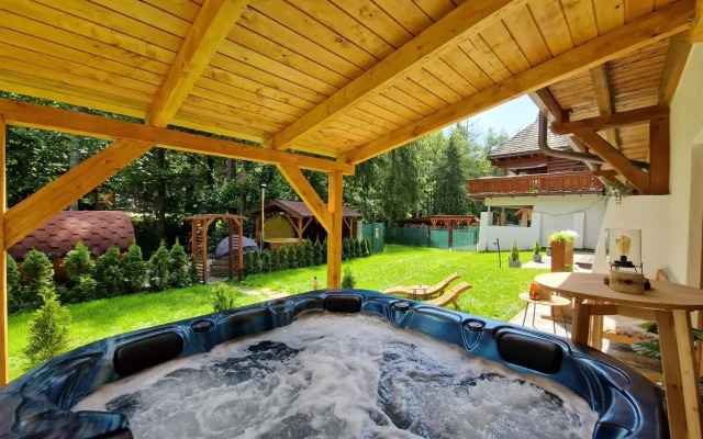 Pension/Apartments Kúria na Táloch