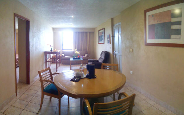 Hotel & Suites Real del Lago