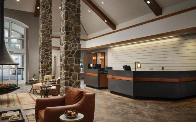 Inn at Bellefield / Hyde Park