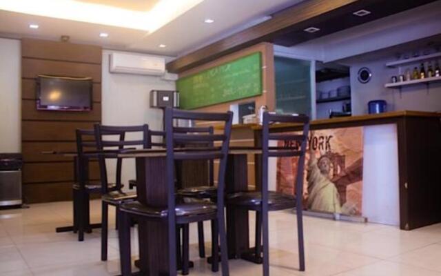 OYO 114 One Liberty Hotel