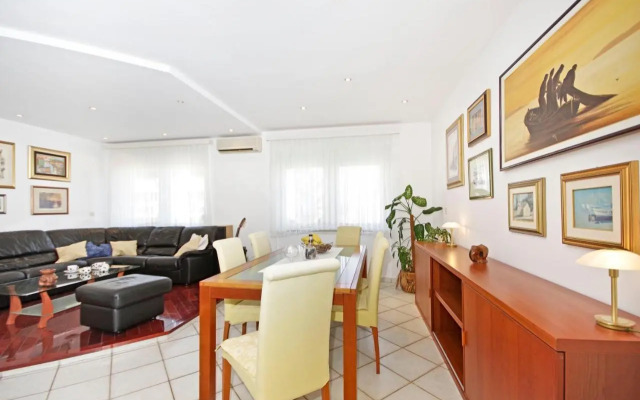 D & J Apartment Split
