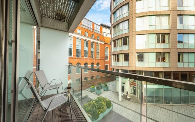Free Parking, Balcony, Modern, 2 Bed, Citycentre
