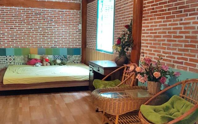 Hà Phan Holiday House