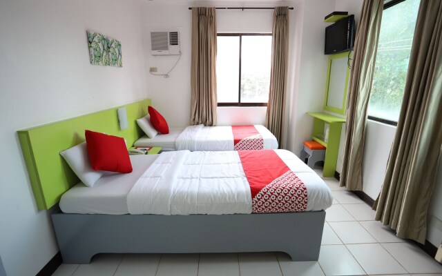 OYO 210 Apple Tree Suites