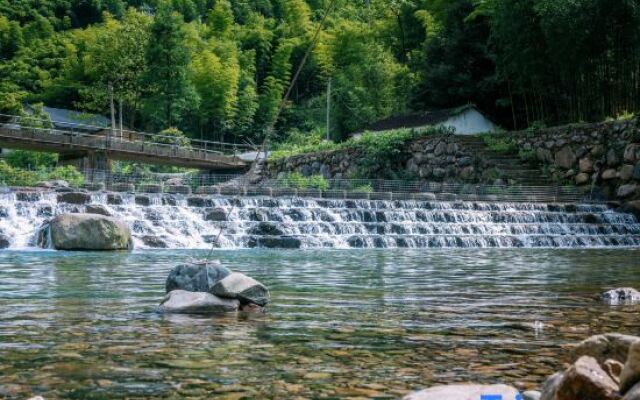 Yaojia｜Township see cloud bamboo Valley river hot spring guest house
