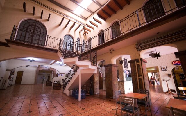Hotel Hacienda del Sol