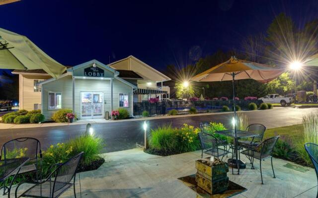 Sierra Sands Family Lodge