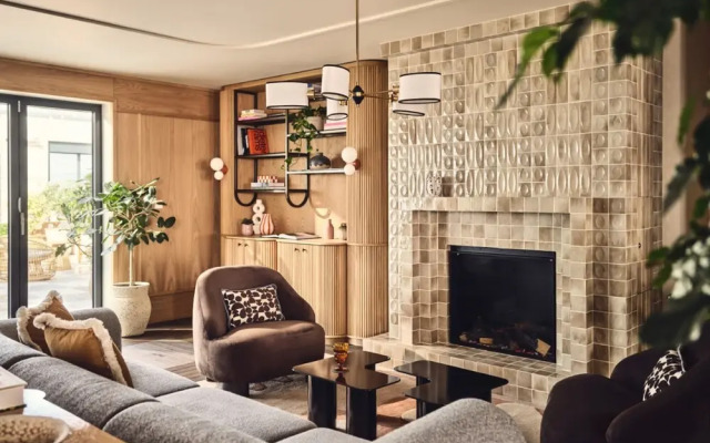 Elegant Two-bedroom Flat With a Spacious Balcony